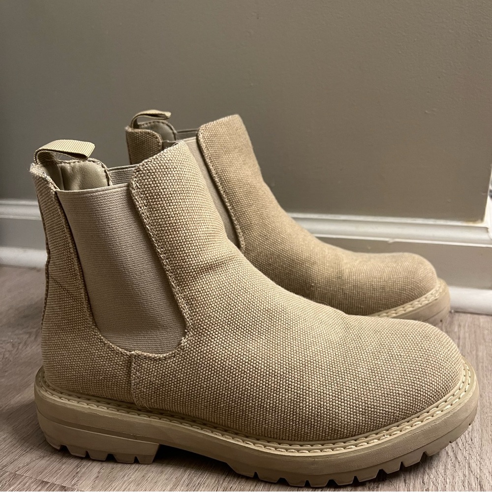 Stylish Tan Chelsea Boots